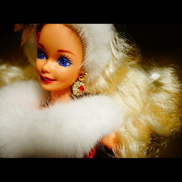 1994 BARBIE Winter PEPPERMINT PRINCESS DOLL - Picture 4 of 9